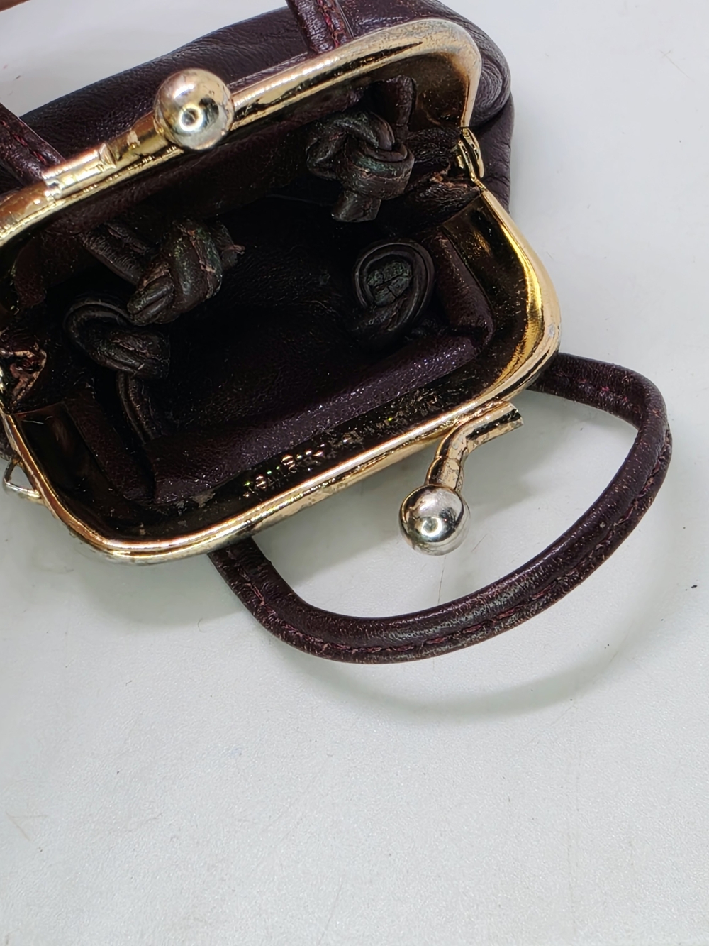 Vintage Etienne Aigner Burgundy Leather Kiss Lock Coin Purse Charm Mini Bag - Picture 3 of 8